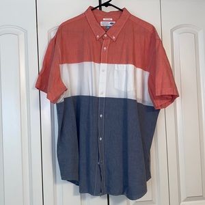 Men’s old navy button down short sleeve, red white and blue, slim fit.
